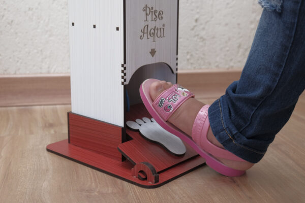Totem Infantil Suporte Para Álcool Em Gel acionamento Pedal - Vermelho e Branco - Image 8